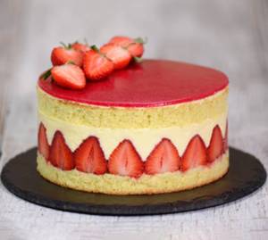 Strawberry Cake (Eggless)