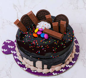 Eggless Oreo Kitkat Cake