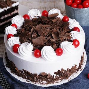 Eggless Classic Black Forest Cake [450 Grams]