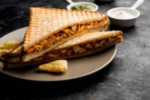 Tandoori Paneer Sandwich (serve : 4 Pcs.)