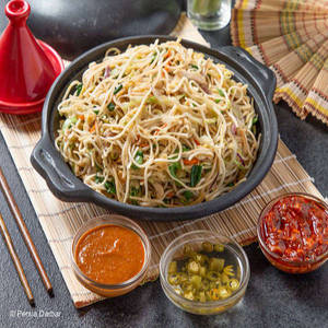 Chicken Hakka Noodles (1000 Ml)