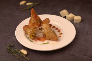 Cheese Corn Samosa ( 2 Pieces )