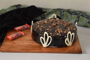 Eggless Kitkat Cake