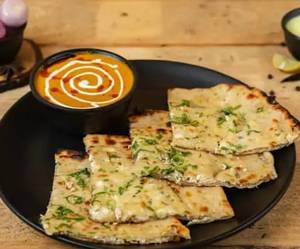 Amritsari Kulcha With Gravy