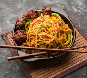 Manchurian Dry with Hakka Noodles