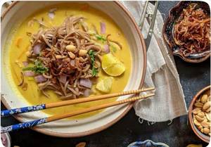 Burmese Chicken Khao Suey With Noodles