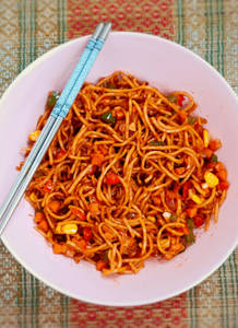Schezwan Noodles (Chicken )