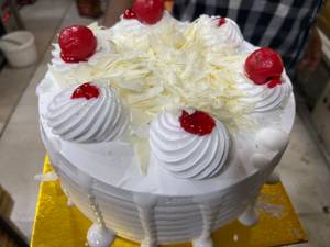 White Forest Cake [ 500g ]