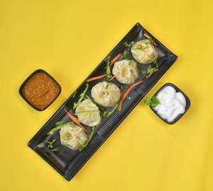 Veg steamed momos