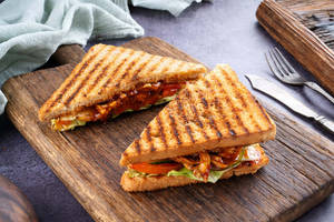 Bbq Pulled Chicken Sandwich [35g Protein, 472 Kcal]