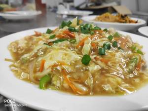 Cantonese Chicken Chowmein With Toppings