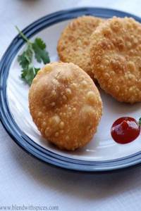 Onion Kachori 2pcs