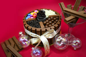 Kit Kat with Shots & Cherries Cake (Half kg)