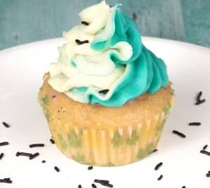 Vanilla Sky Cupcake