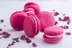 Rose Macarons (3 Pcs)