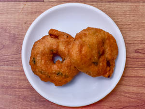 Uzhunnu Vada 1Pcs With Chutney