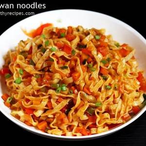 Schezwan Paneer Noodles Medium
