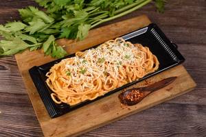 Veg Spaghetti Aarrabiata (spicy Red Sauce & Cheese)