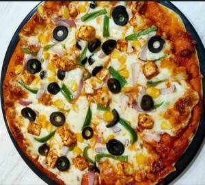 Paneer Makhani Pizza (Medium)