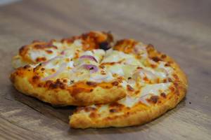 Fresh Onion Menia Pizza