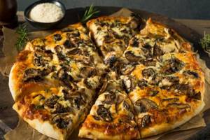 Mushroom Tikka Pizza