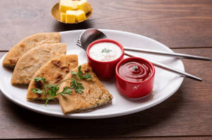 Paneer Paratha With Butter & Pickle