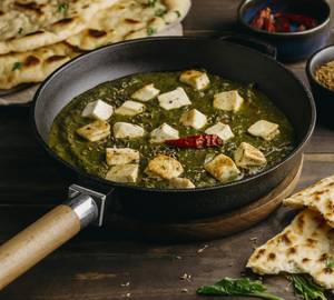 Palak Paneer With 4 Butter Roti