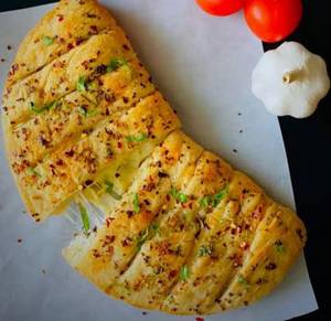 Garlic Bread With Cheese & Veggies