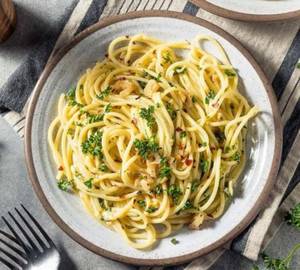 Spaghetti aglio e oilo pasta
