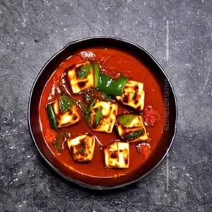 Chilli Paneer Momos (Gravy)