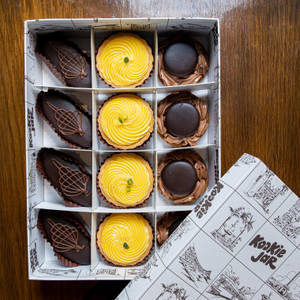 4 Chocolate Boat,  4 Mocha Biscuit, 4 Lemon Tart With Large Travel Pastry Box