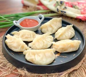 Steamed Veg Momos [6 PIECES BIG SIZE]