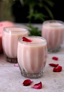 Rose Gulkand Shake