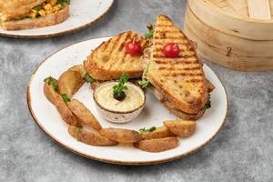 Chicken & Humus Sandwich