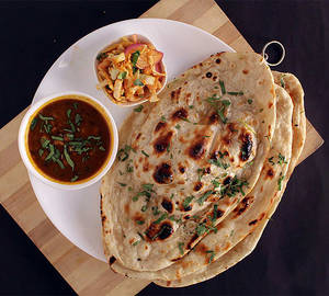 Chole With Amritsari Kulcha