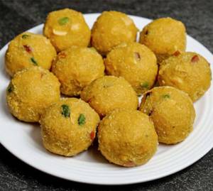 Besan Ladoo (1 Kg)