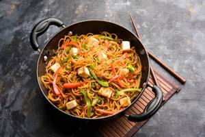 Paneer Hakka Noodles