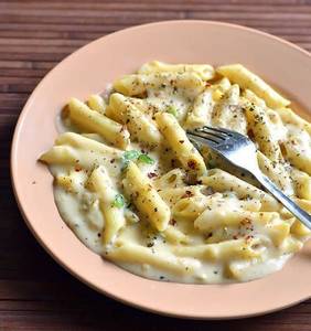 Penne pasta in white sause