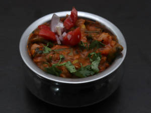 Dal Kolhapuri  
