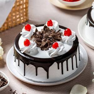 Delicious Black Forest Cake Eggless