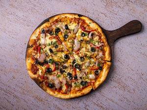 Thin Crust Smoked Peperonata, Roasted Onions, Olives & Scamorza Pizza