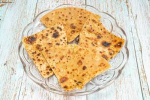Aloo Paratha With Curd