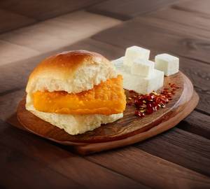 Butter Paneer Vadapav