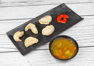 Chicken Steamed Momos [5 Pieces] With Soup