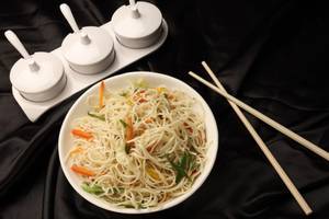 Veg Hakka Noodles