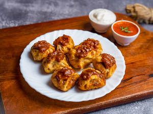 Chicken Schezwan Fried Momos [8 Pieces]