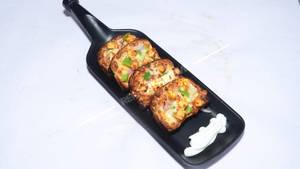 Tandoori Paneer Garlic Bread