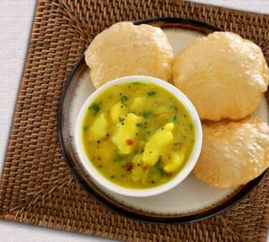3 poori with aloo masala