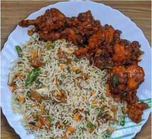 Chicken Fried Rice + Chicken Lollipop ( 6 Pcs )