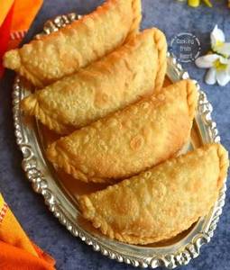 Dryfruit Kajjikayalu [250 Gms]